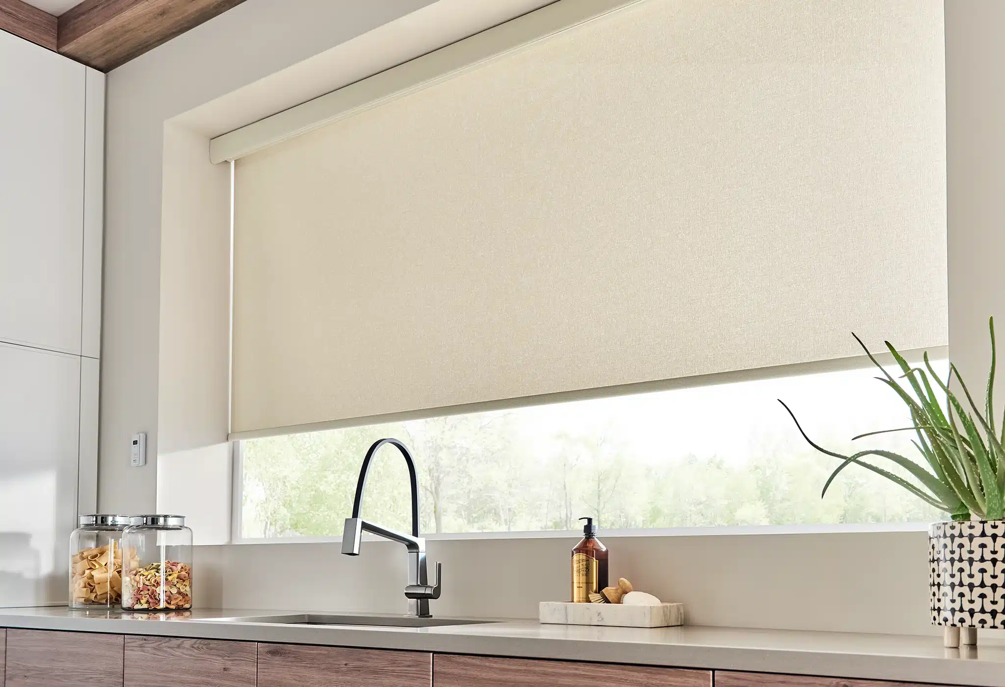 Cream Solar Shades Sink (1)